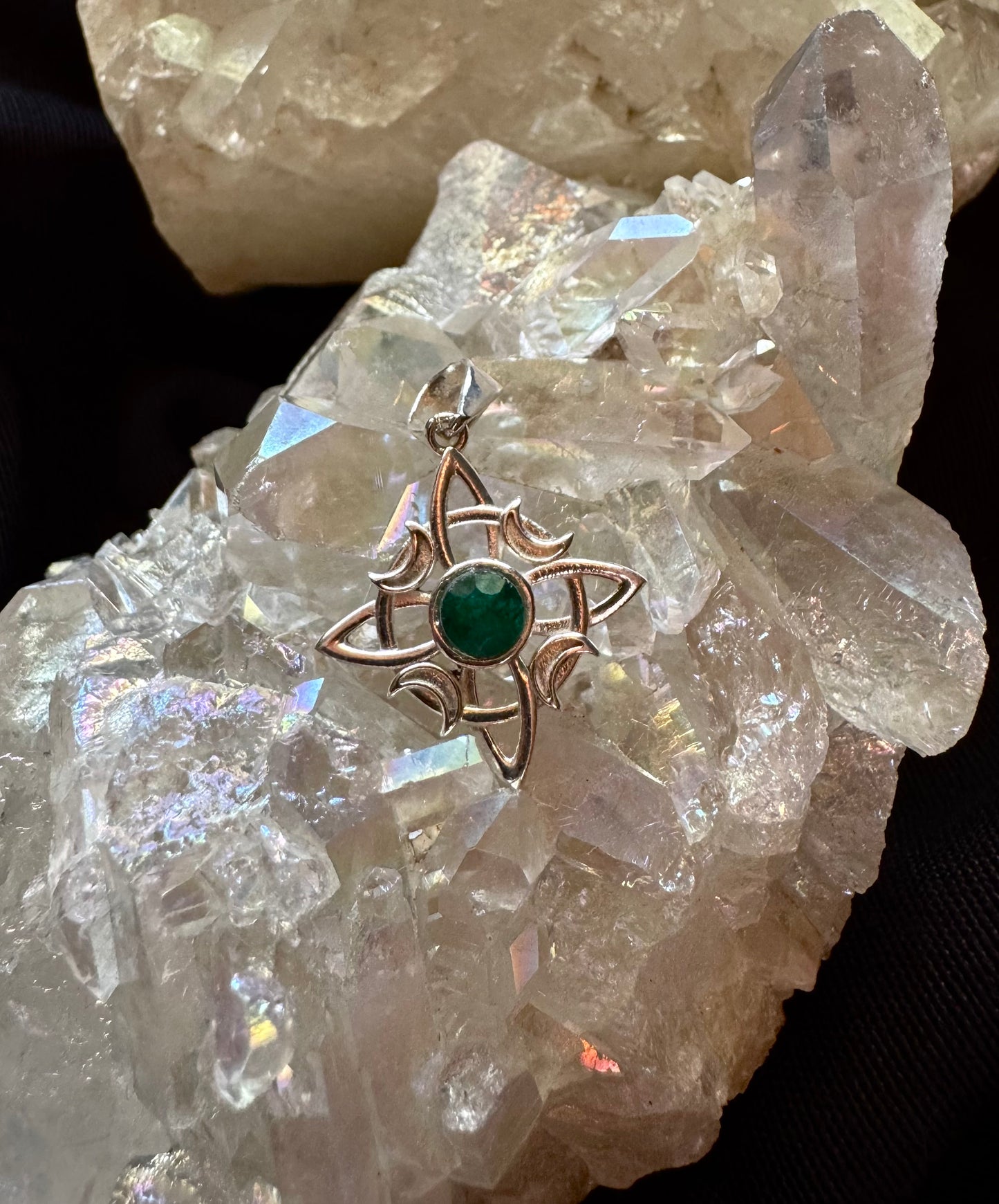 🕸️💚 Colgante de plata Nudo de Bruja con Esmeralda 💚🕸️