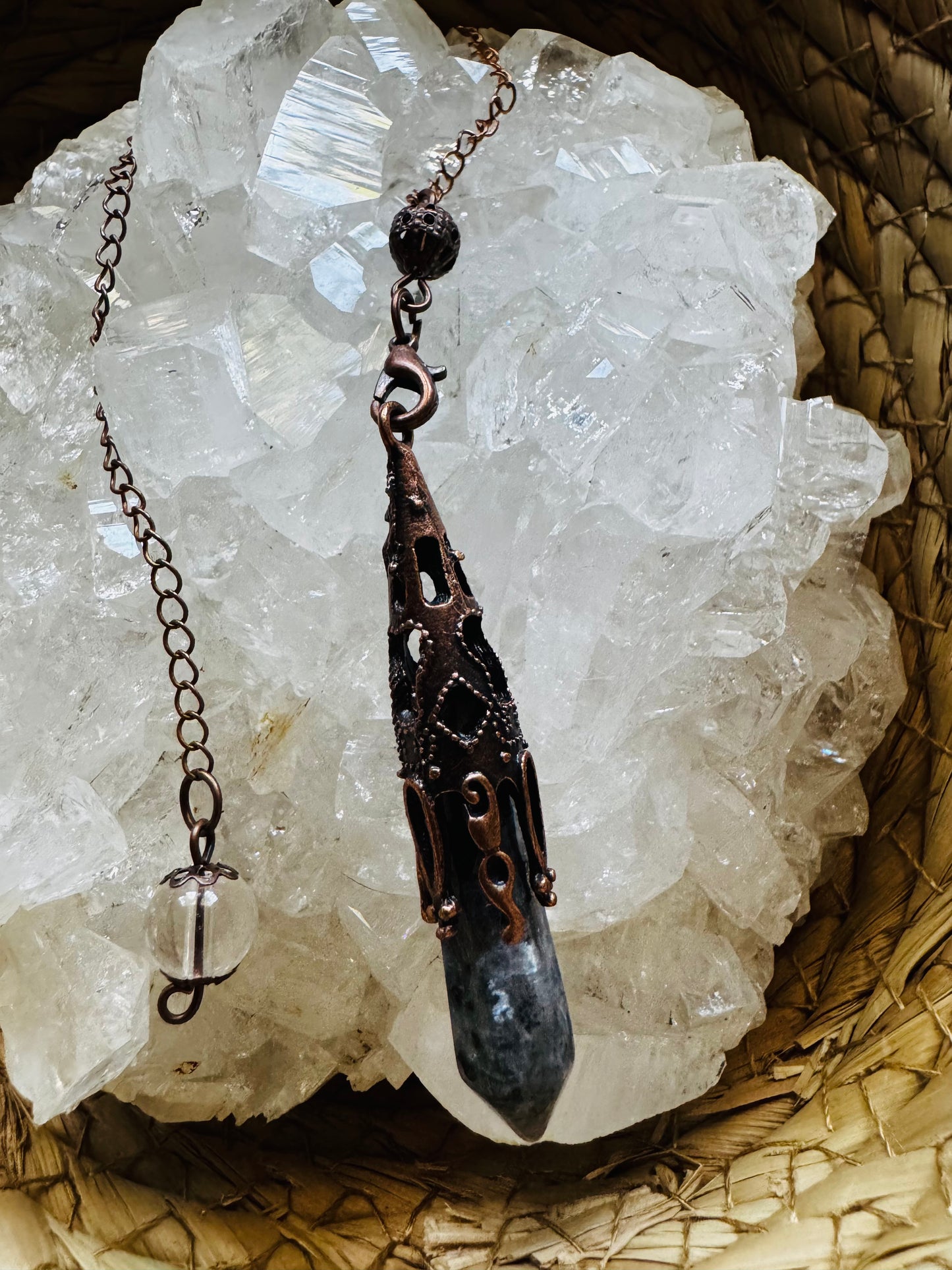 🔮 Péndulo de las Brujas de Labradorita – Magia, Intuición y Protección