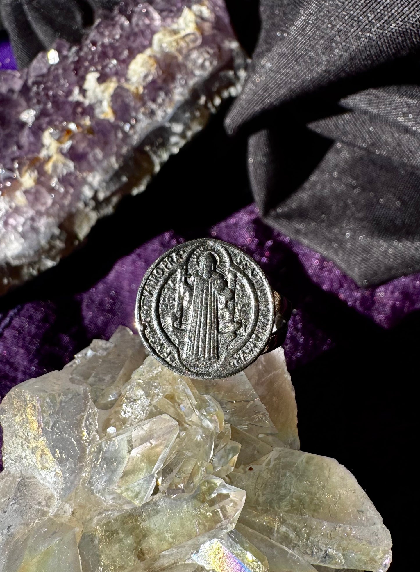 🕊️✨ Anillo Ajustable de San Benito en Plata ✨🕊️