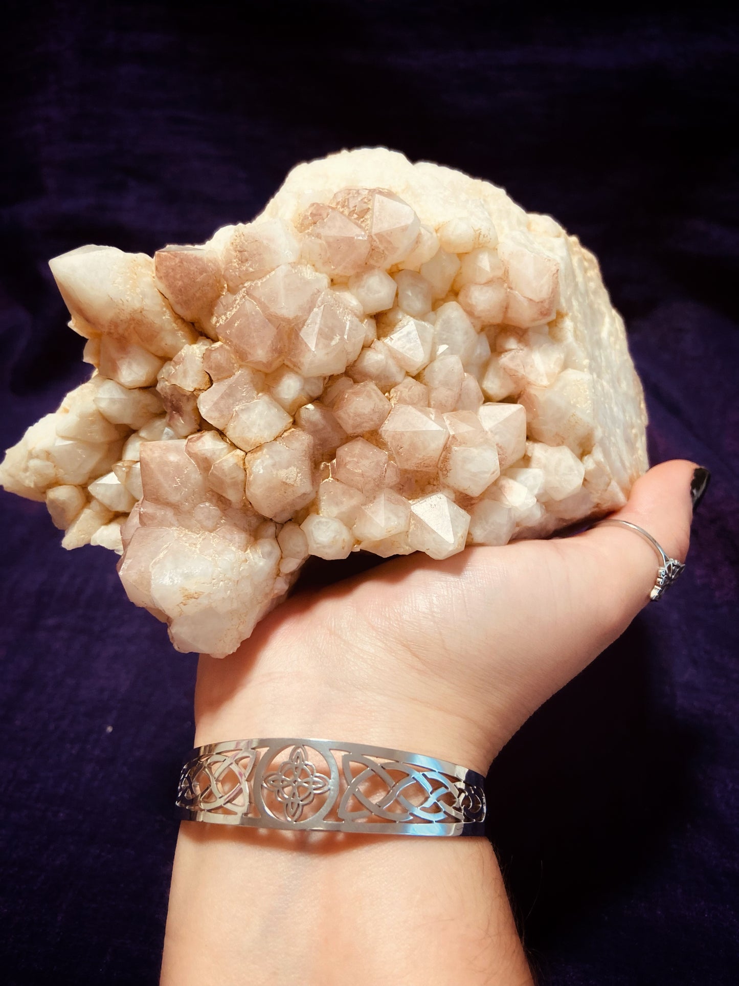 Drusa de cuarzo lechoso rosado