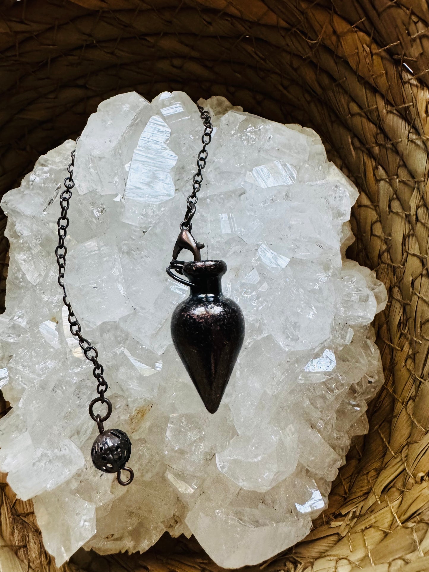 🧡 Péndulo “Gota de Fuego” – Metal Cobre Envejecido 🔮