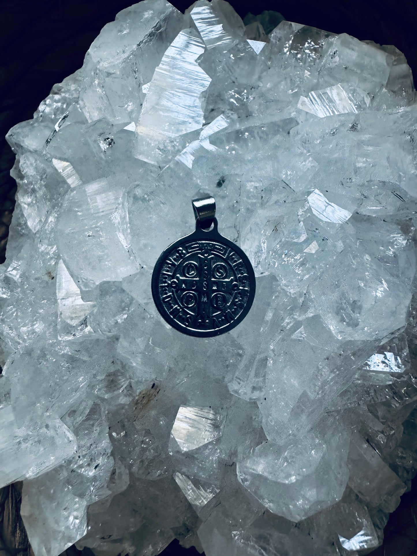 ✨ Medalla de San Benito en Acero – Protección y Fortaleza Espiritual