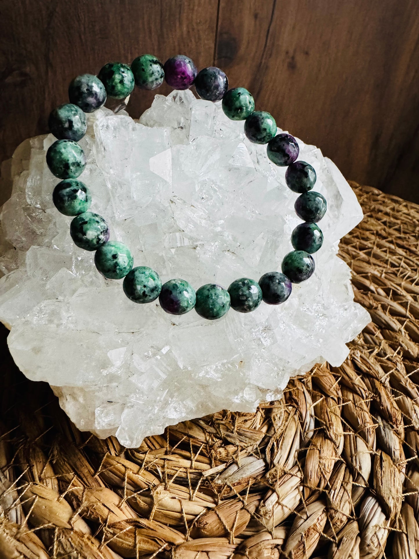 Rubí con Zoisita – Energía, Suerte y Propósito 🔮✨