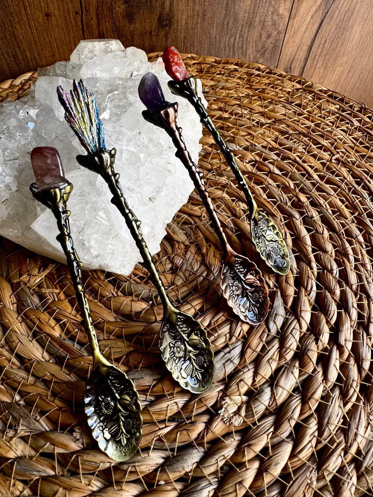 ✨ Cucharitas Encantadas de Bruja · Mineral Mágico