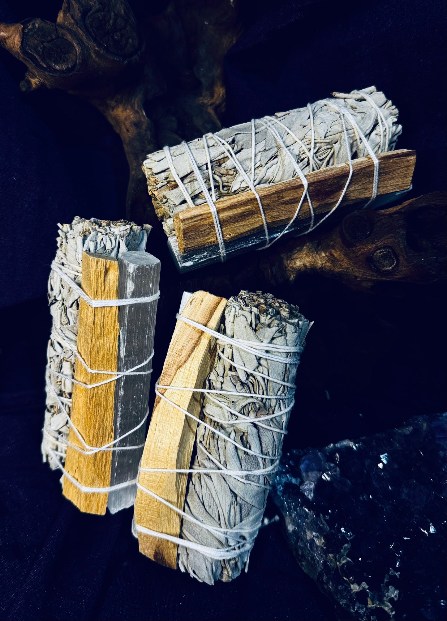 KIT LIMPIEZA ENERGÉTICA Y PURIFICACIÓN DEL HOGAR - SELENITA, PALO SANTO Y SALVIA BLANCA