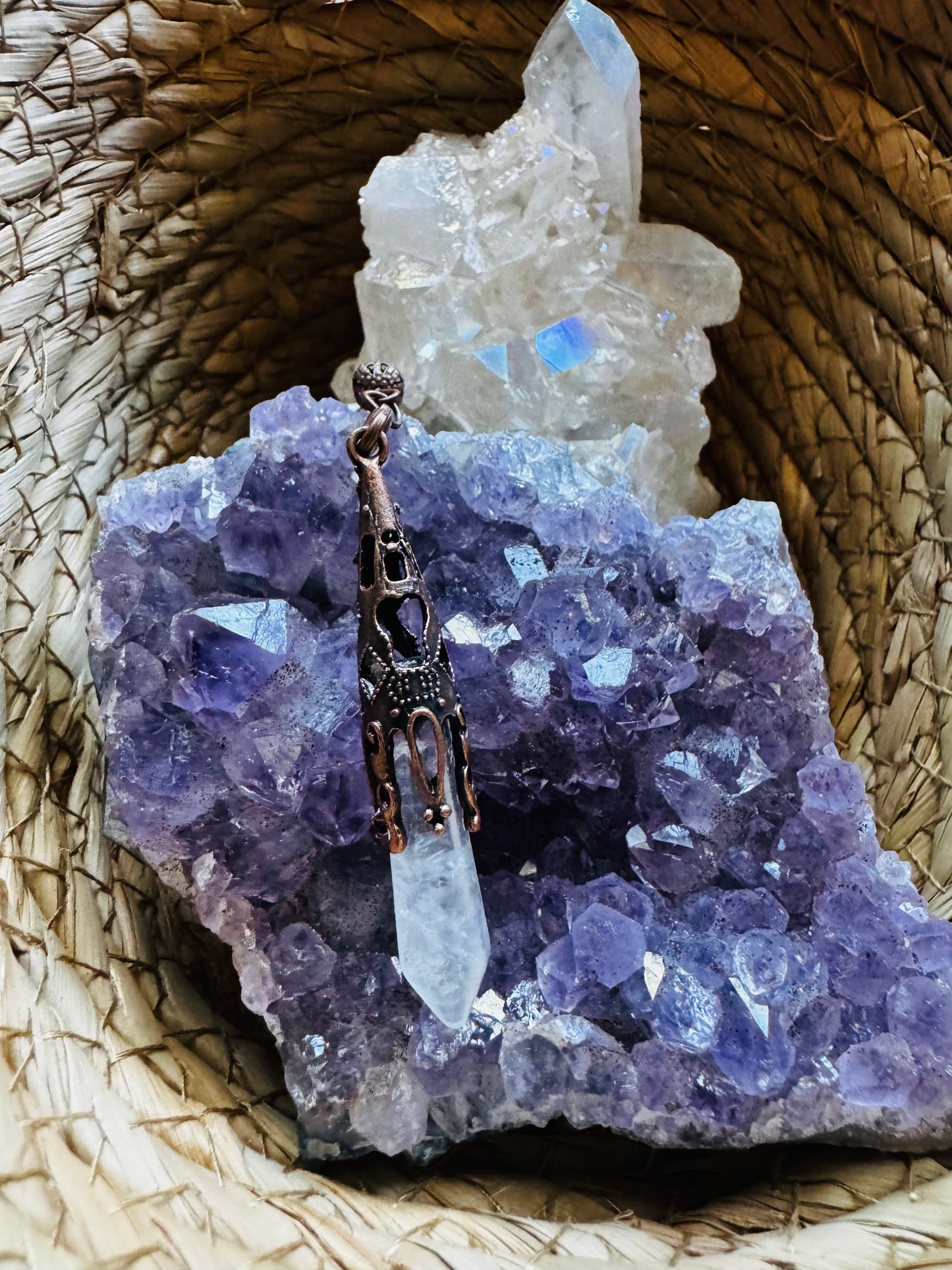 đź”® PĂ©ndulo de las Brujas de Cuarzo Cristal – Claridad, EnergĂa y Magia Pura