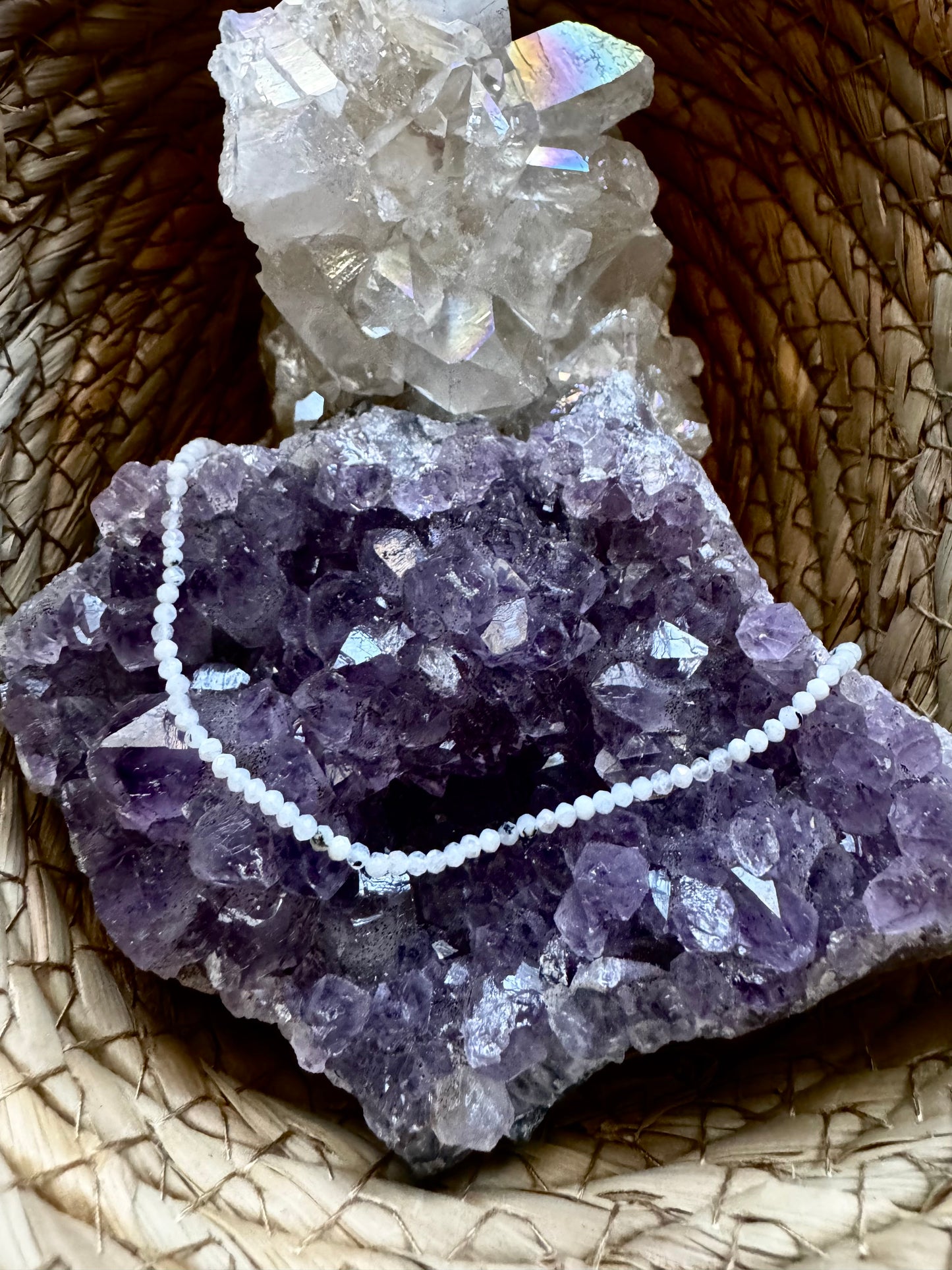 🌕 Gargantilla de Piedra Luna Facetada — Intuición y EnergÃa Femenina