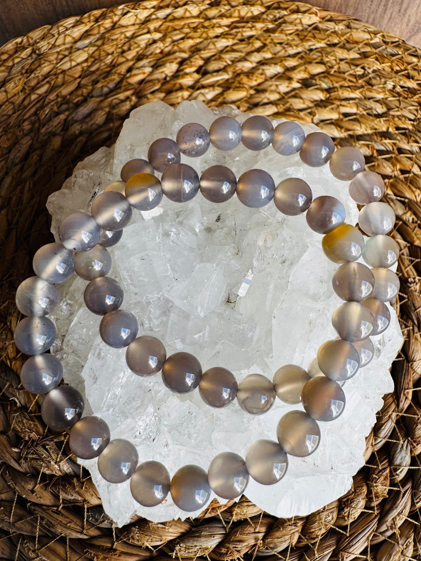 Ágata Gris – Calma, Equilibrio y Protección Emocional 🌫️✨