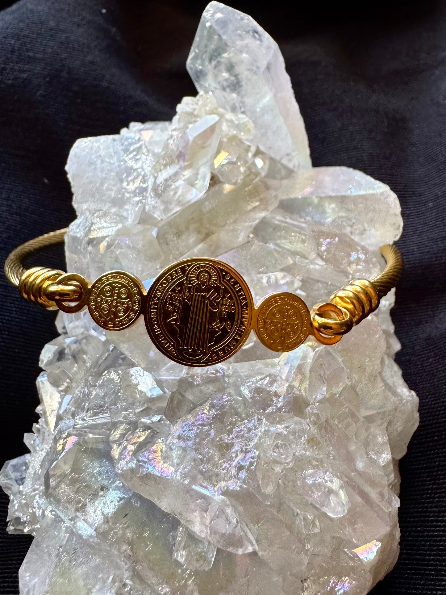 ✨ Pulsera de San Benito – Dorada ✨