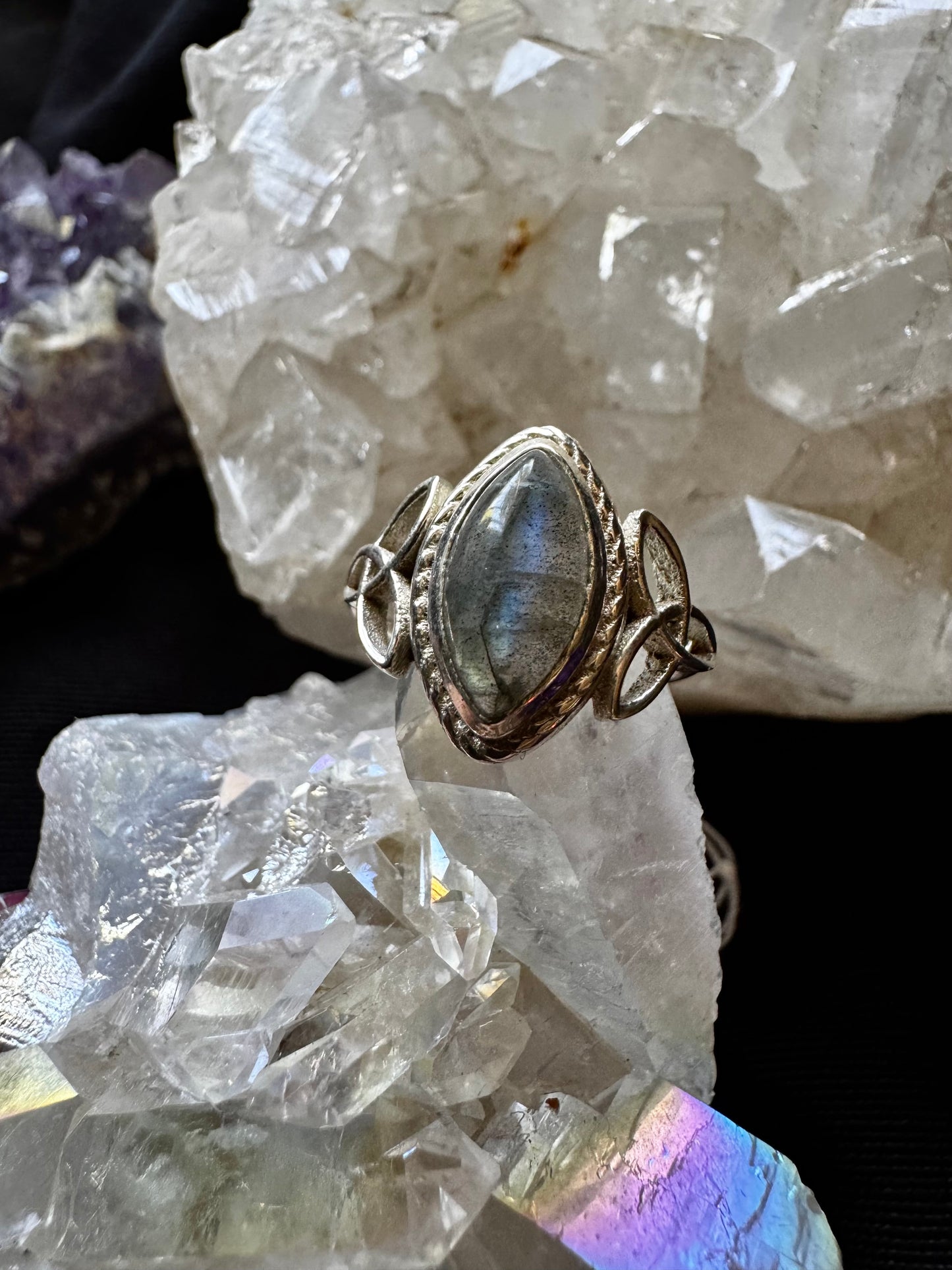 🔮✨ Anillo ajustable de plata con Triquetas y Labradorita ✨🔮