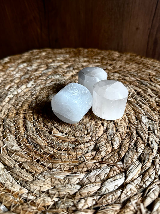✨ Jaboncitos de Selenita · 3 × 3 cm