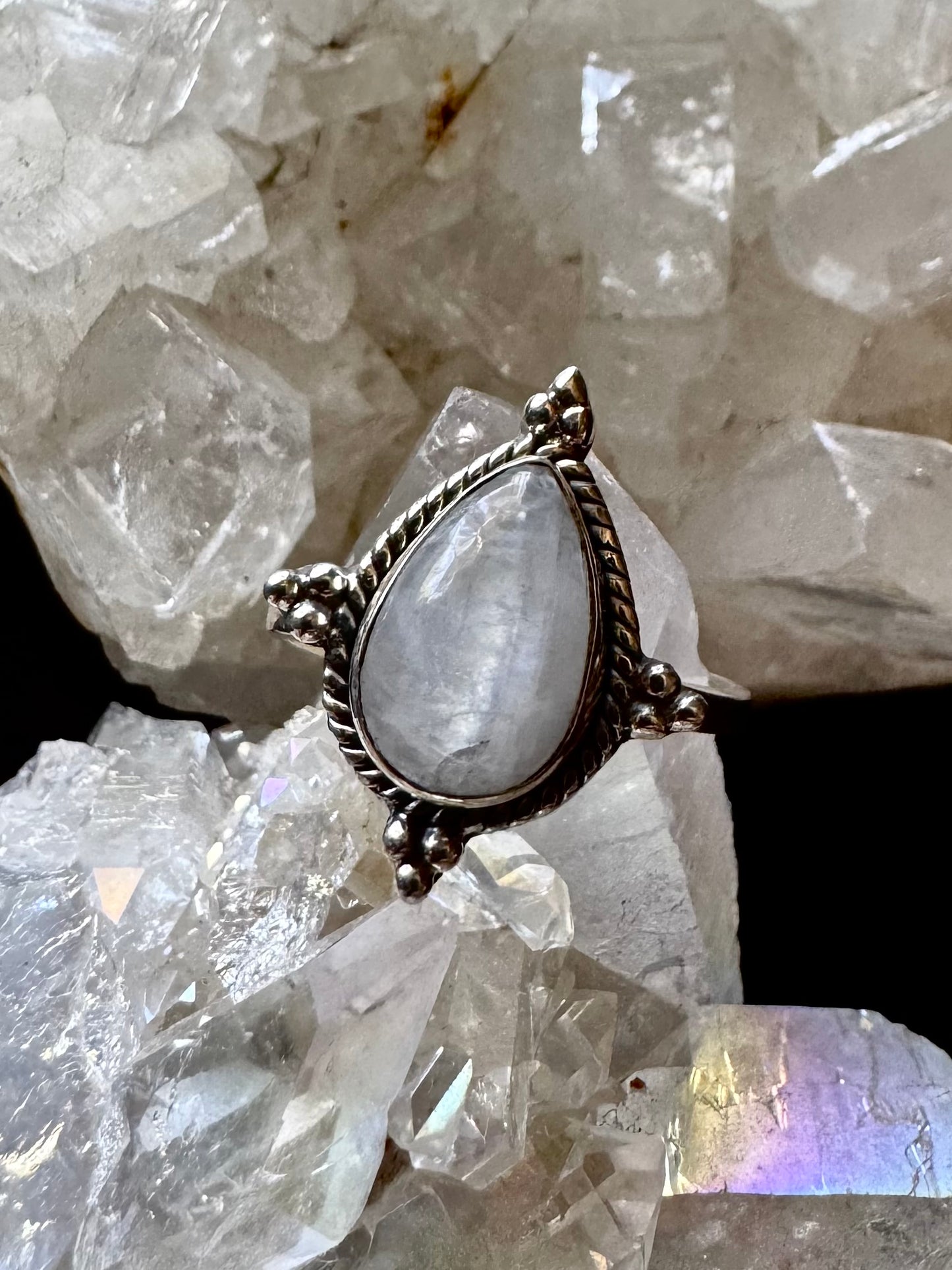 🌙✨ Anillo de Piedra Luna en forma de gota — Plata 925 ✨🌙