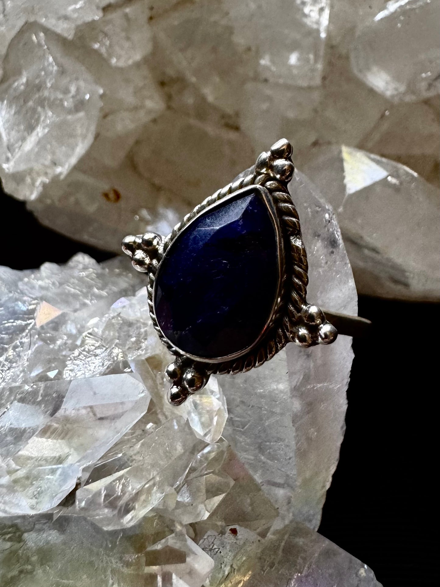 💙✨ Anillo Ajustable de Plata con Zafiro Facetado ✨💙