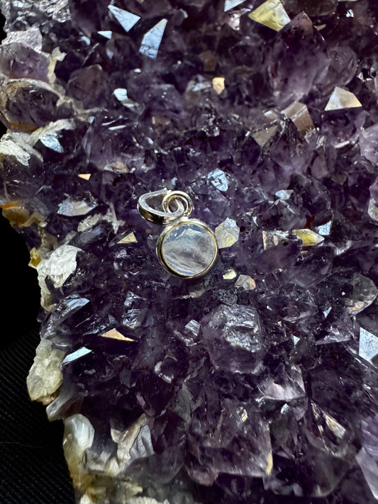 🌙✨ Colgante Mini de Plata con Piedra Luna ✨🌙