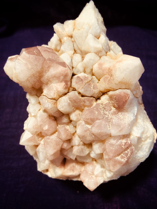 Drusa de cuarzo lechoso rosado