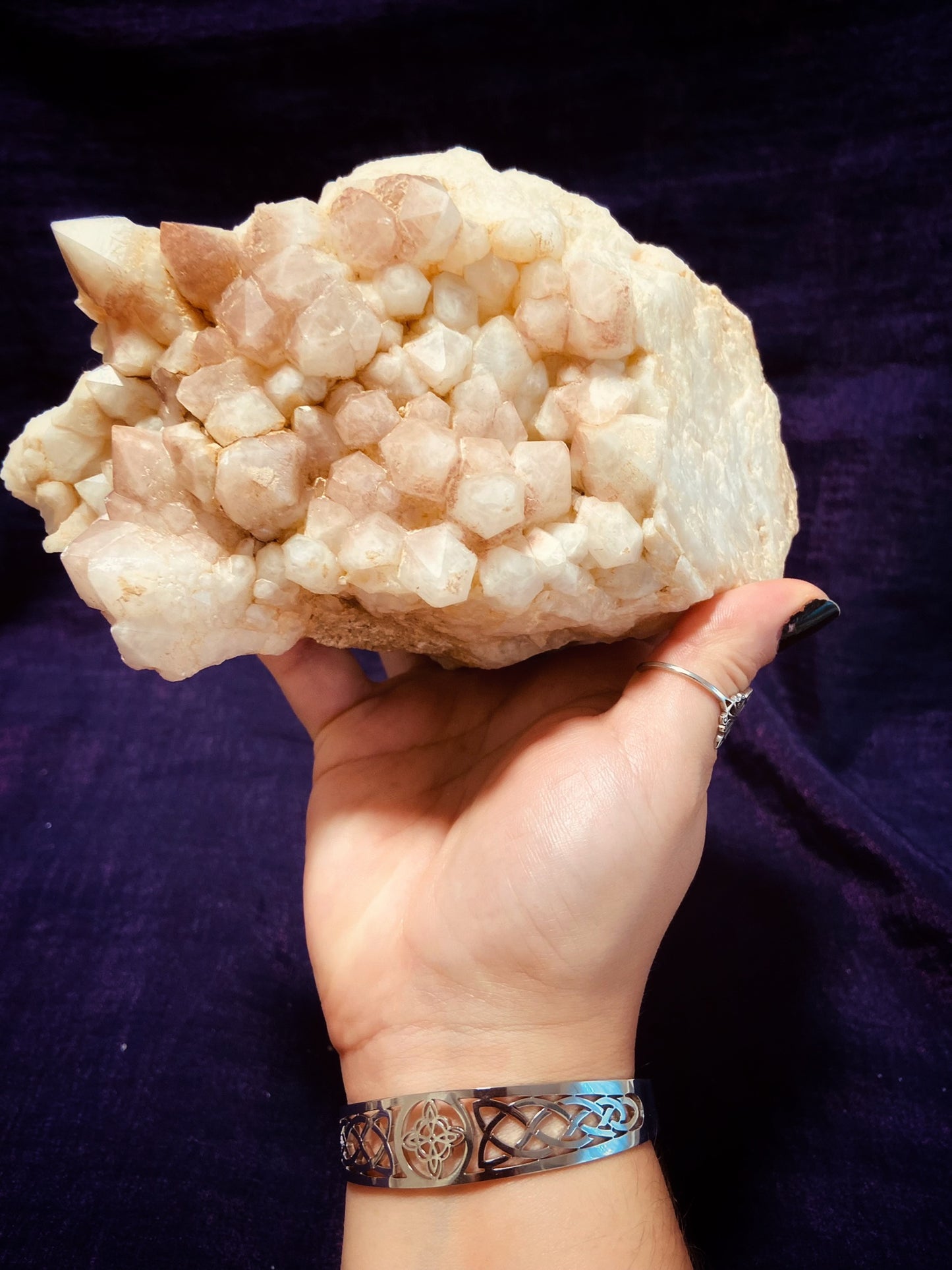 Drusa de cuarzo lechoso rosado