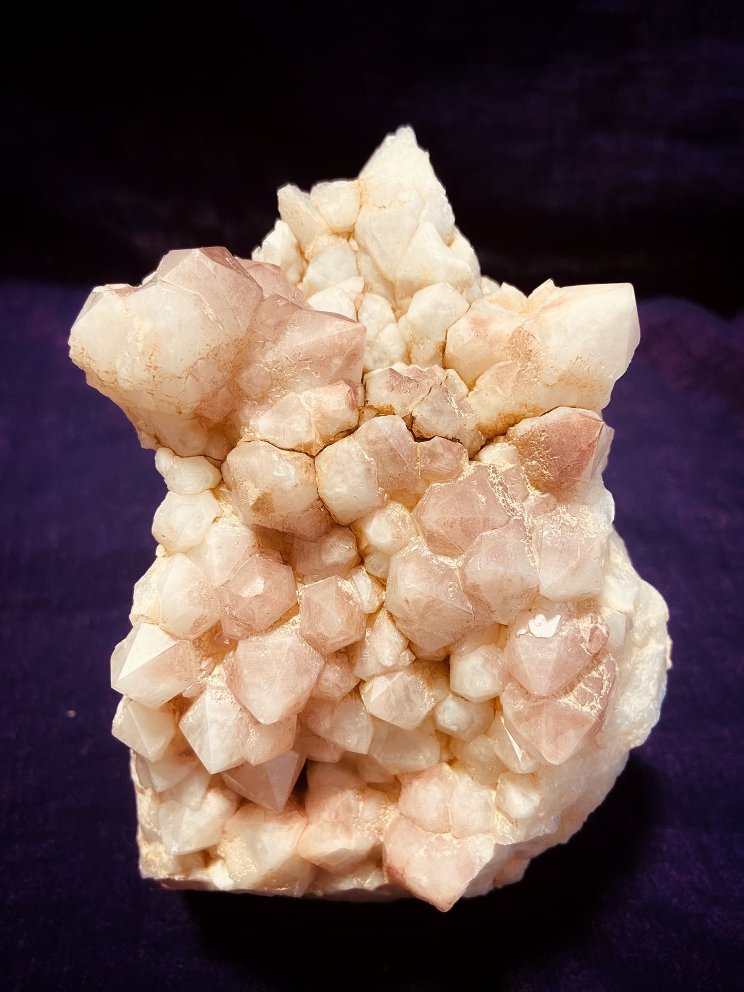 Drusa de cuarzo lechoso rosado