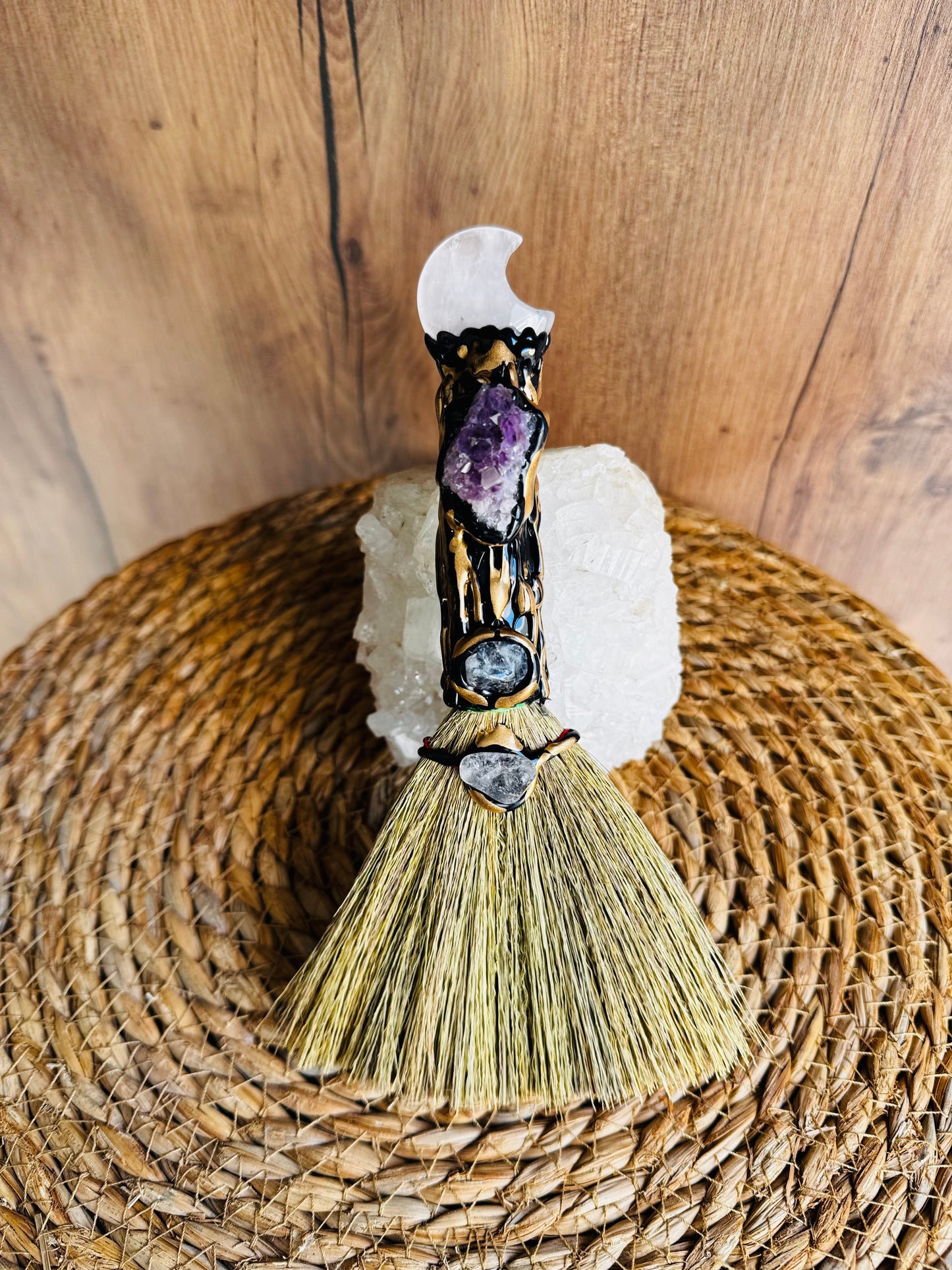 🧹 Escoba Lunar · Cuarzo Cristal
