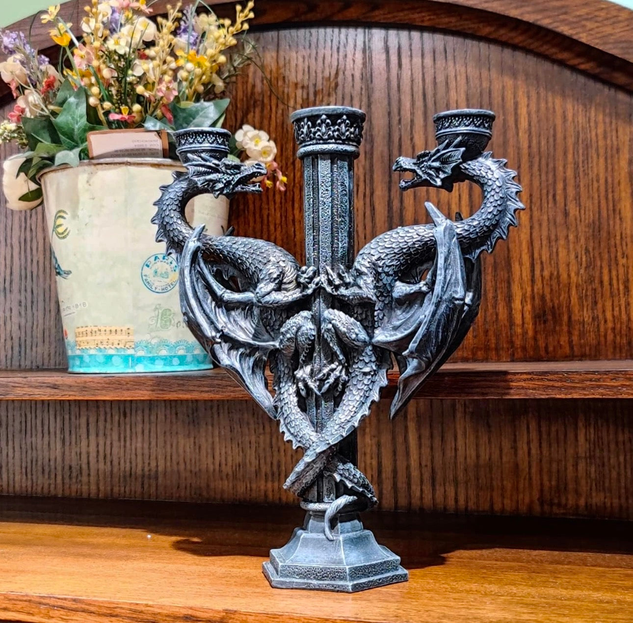🐉 Candelabro de Dragones Entrelazados