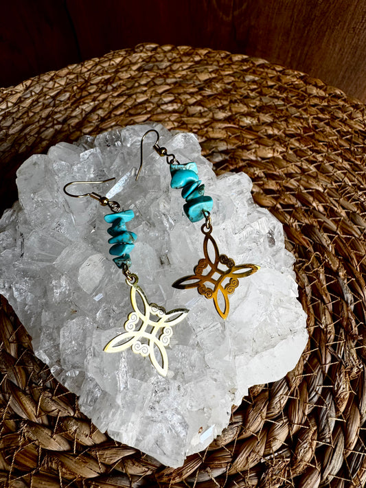 🔱 Pendientes Nudo de Bruja Dorado con Turquesinas