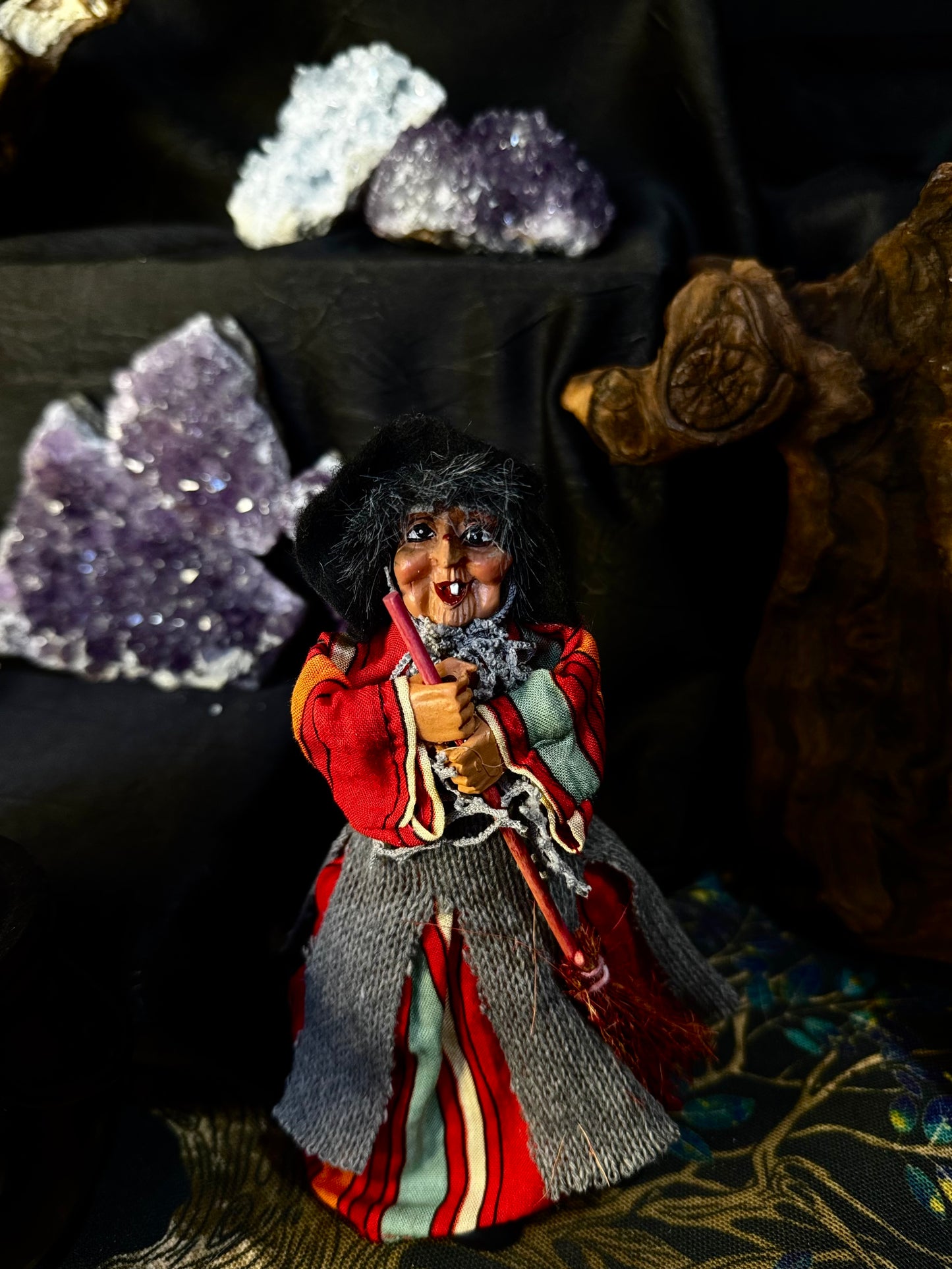 🍀✨ Brujita de la Suerte – Buena Energía y Protección para tu Hogar ✨🍀