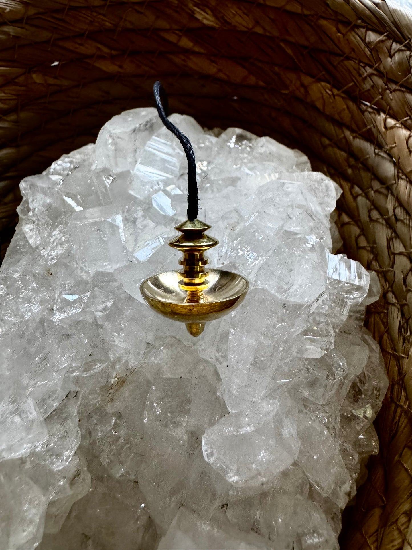 🛸 Péndulo UFO de Bronce – Receptor Energético Universal