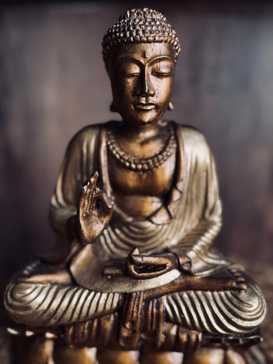 Buda Vitarka Mudra en Flor de Loto — Hecho a Mano en Indonesia