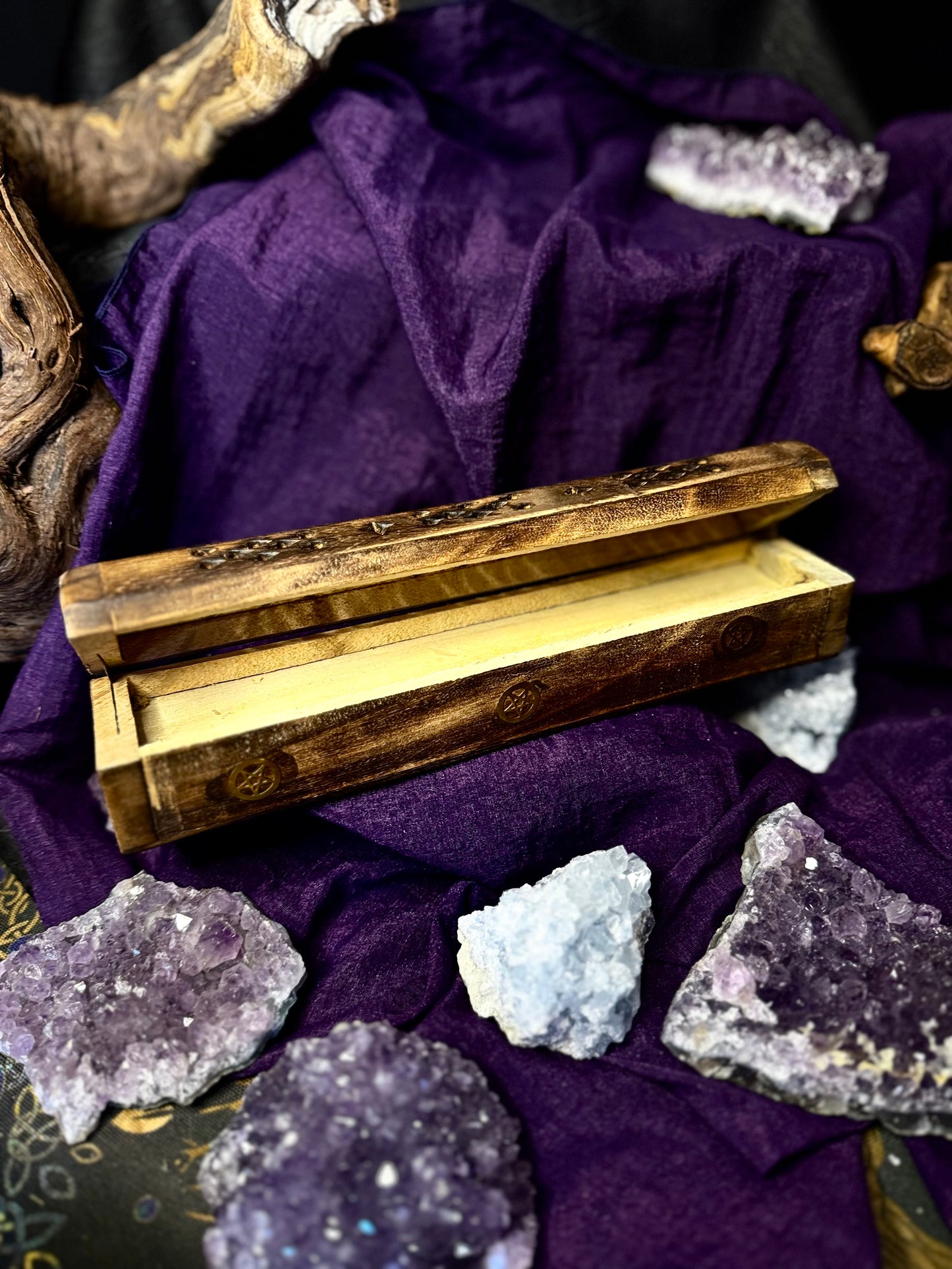 🌿✨ Incensario de Madera Estilo Cofre – Protege y Prolonga tu Incienso ✨🌿