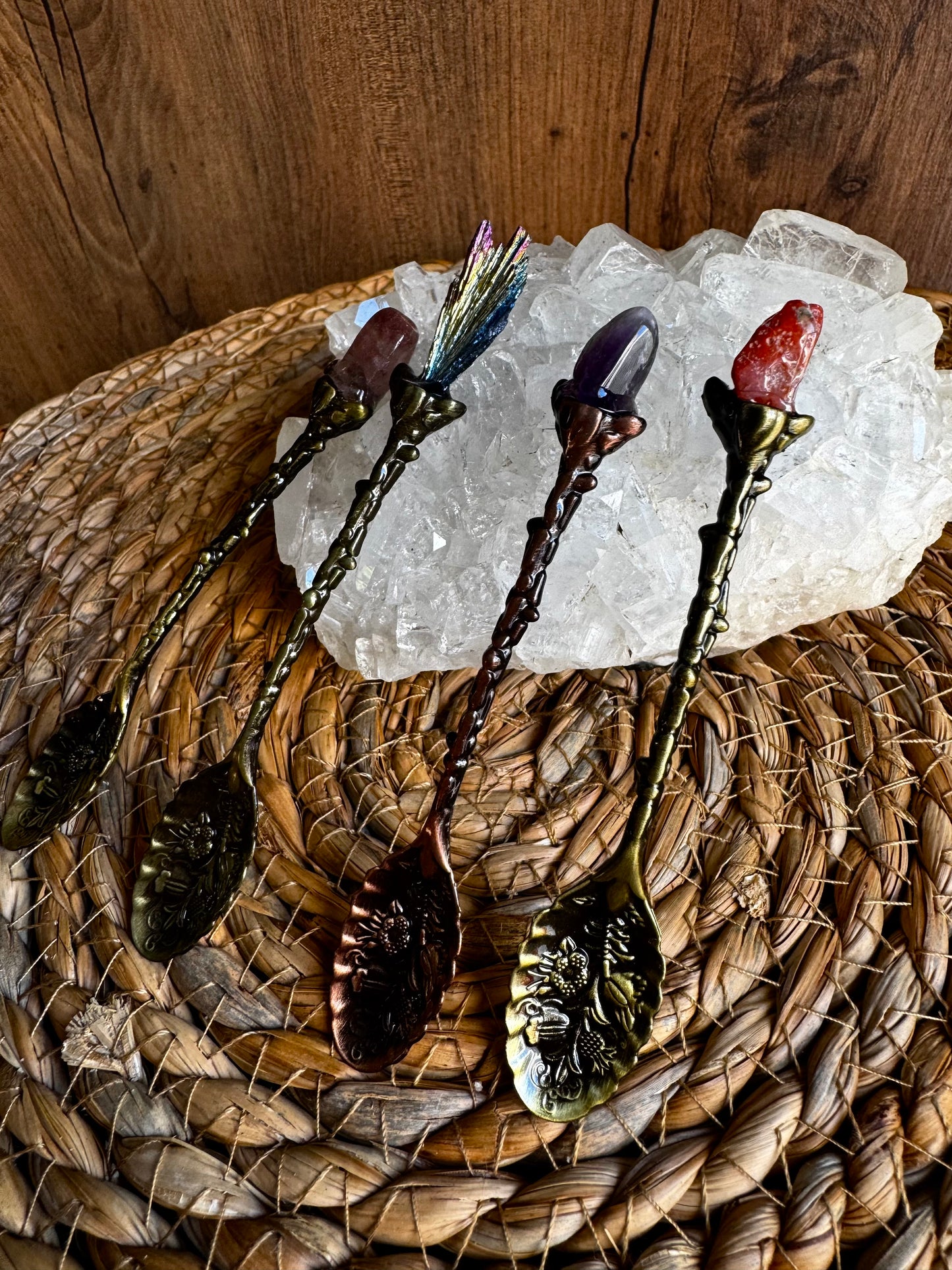 ✨ Cucharitas Encantadas de Bruja · Mineral Mágico