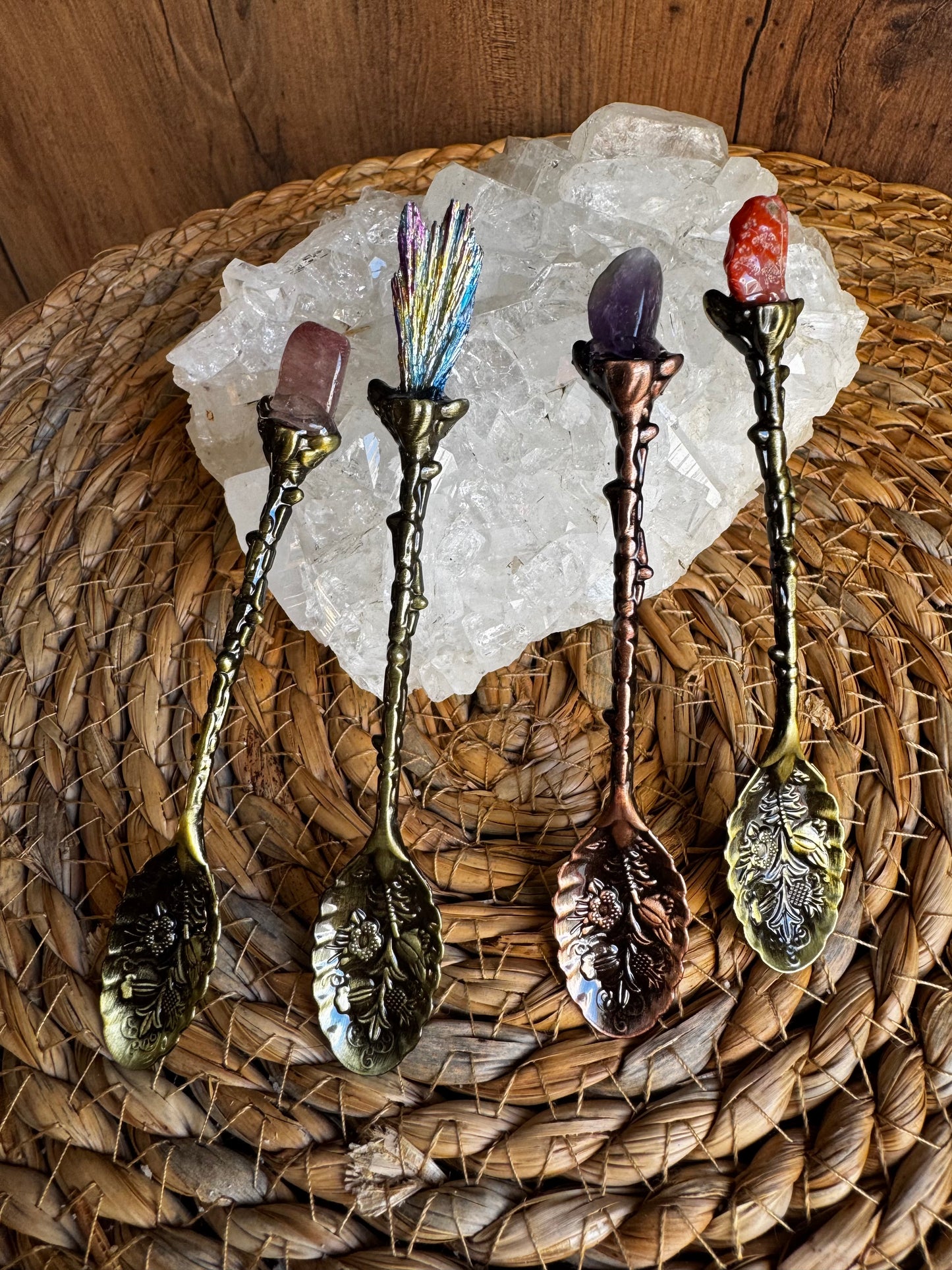 ✨ Cucharitas Encantadas de Bruja · Mineral Mágico