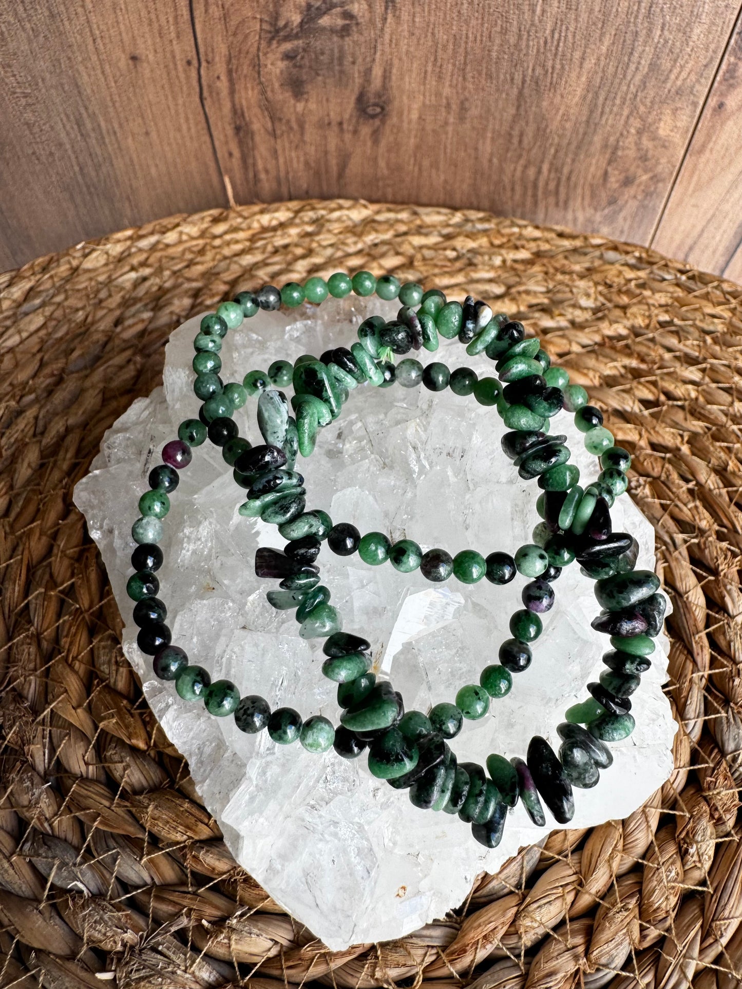 Rubí con Zoisita – Energía, Suerte y Propósito 🔮✨