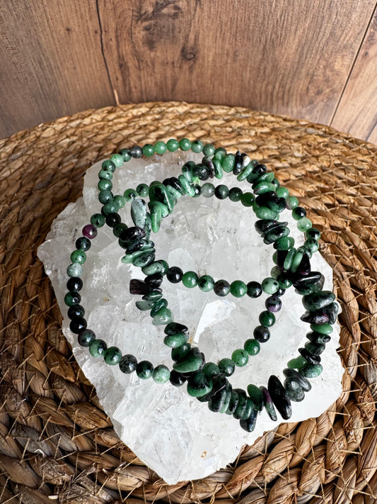 Rubí con Zoisita – Energía, Suerte y Propósito 🔮✨