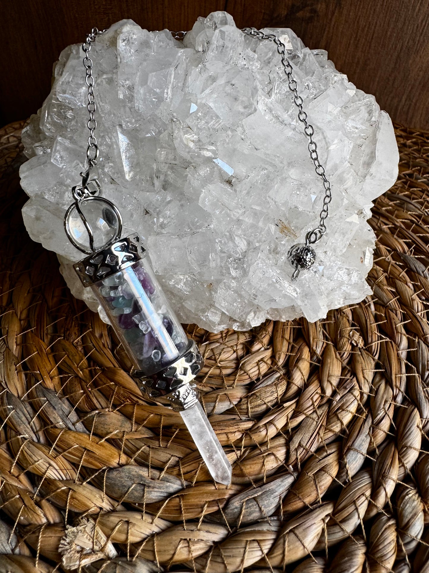 ✨ Péndulo de Cuarzo con Chispas de Fluorita