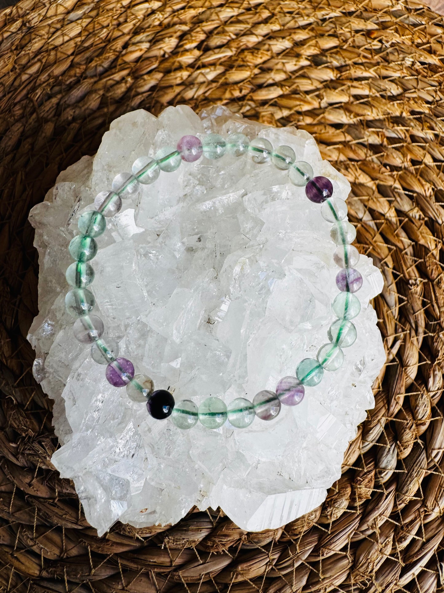 Fluorita – Claridad, Transformación y Armonía Interior 🔮💫