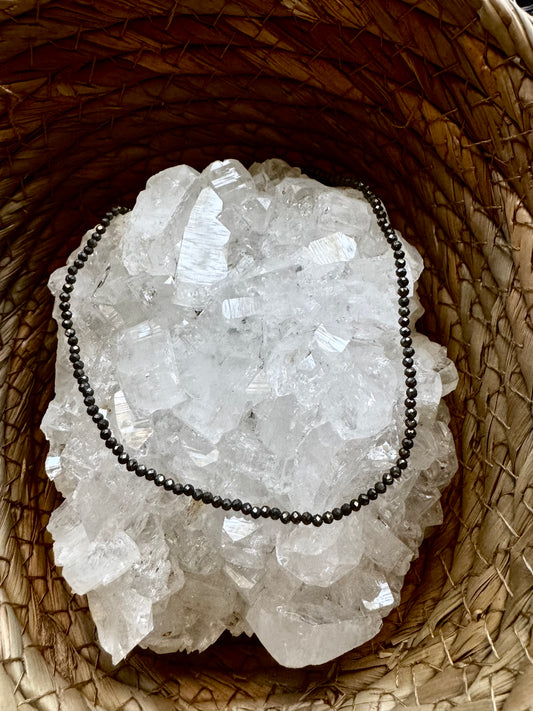 💫 Gargantilla de Pirita Facetada — Prosperidad y Éxito