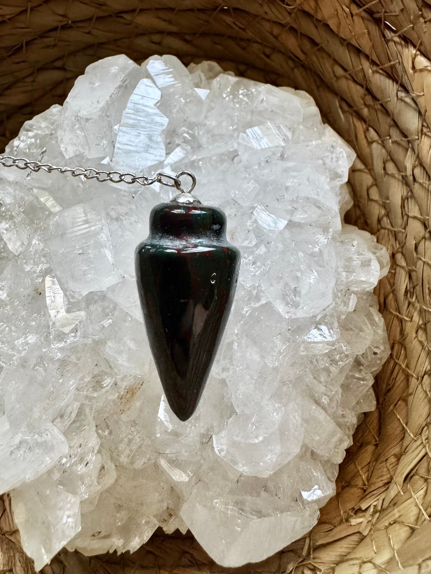 ❤️‍🔥 Péndulo de Jaspe Sanguíneo – Energía, Valor y Purificación ❤️‍🔥