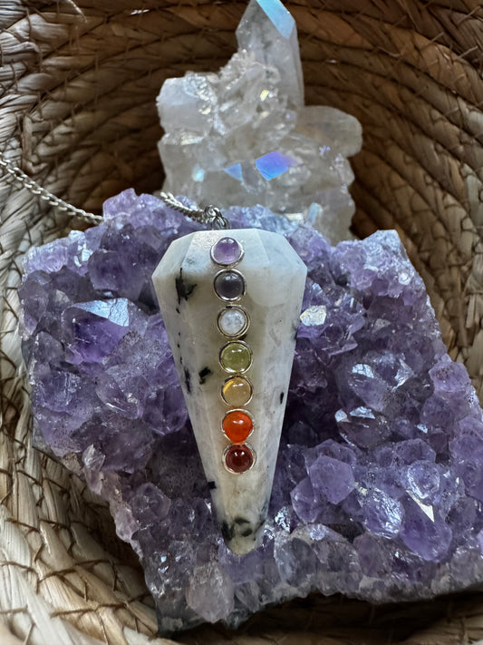 🔮 Péndulo “Luna Arcoíris” – Piedra Luna & Chakras 🌙