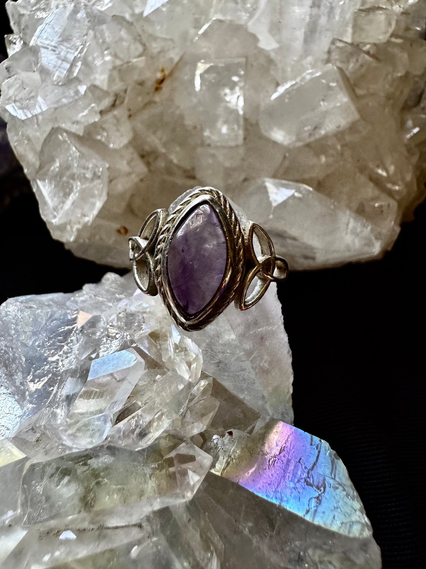 💜✨ Anillo ajustable de plata con Triquetas y Amatista ✨💜
