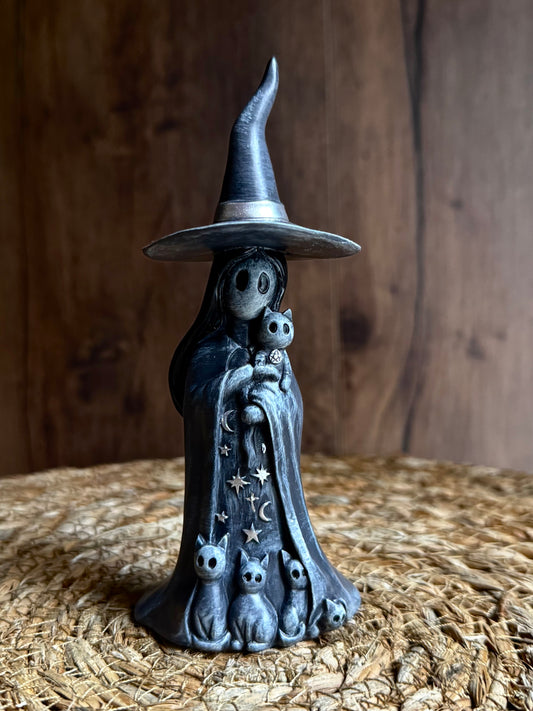 ✨ Aura – Brujita Guardiana de los Felinos ✨