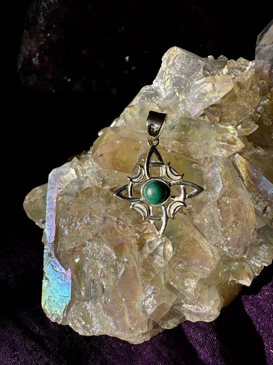 💚✨ Colgante de plata Nudo de Bruja con Malaquita ✨💚
