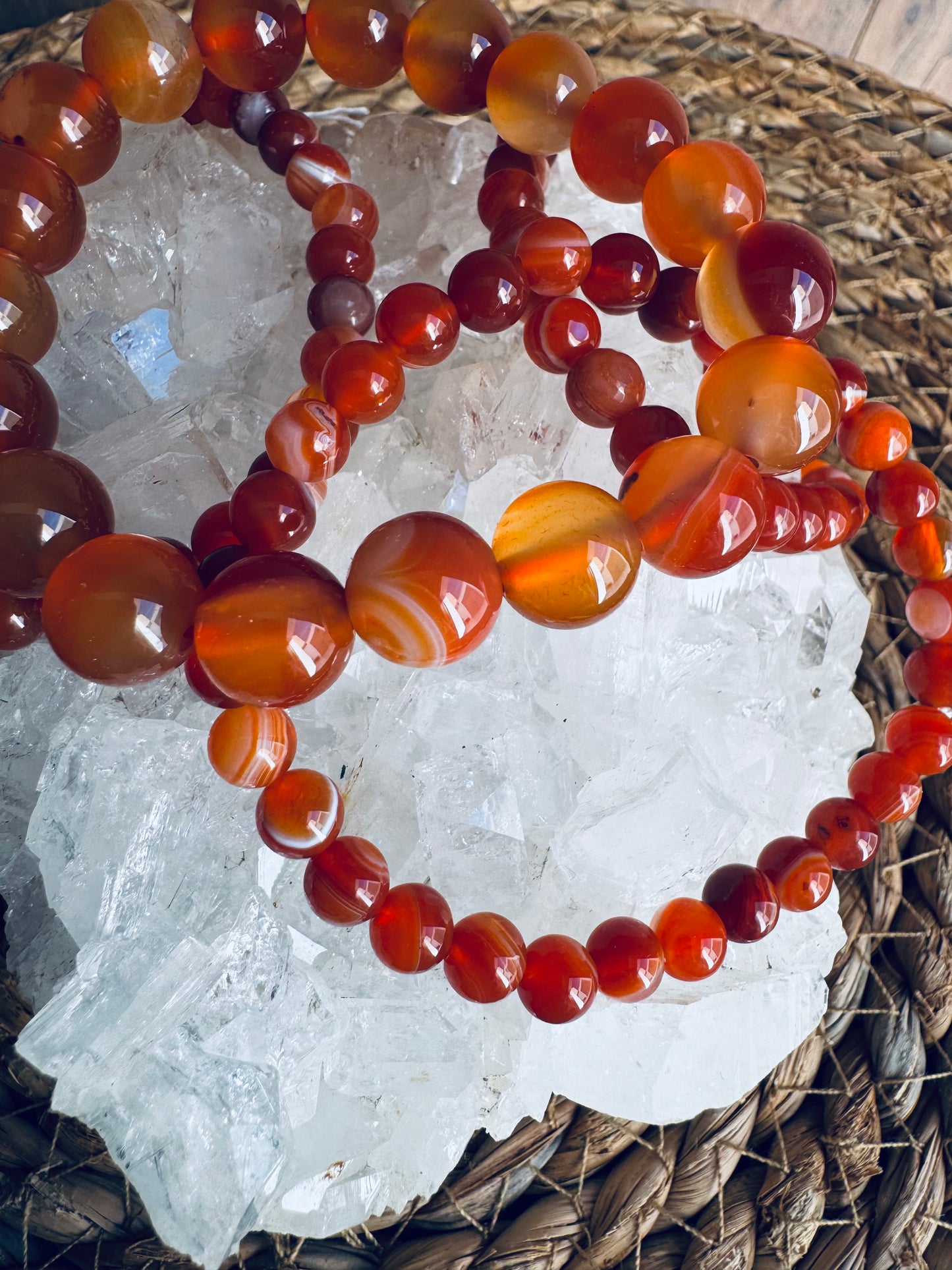 Pulsera de Cornalina Bandeada – Energía, Confianza y Alegría de Vivir ✨