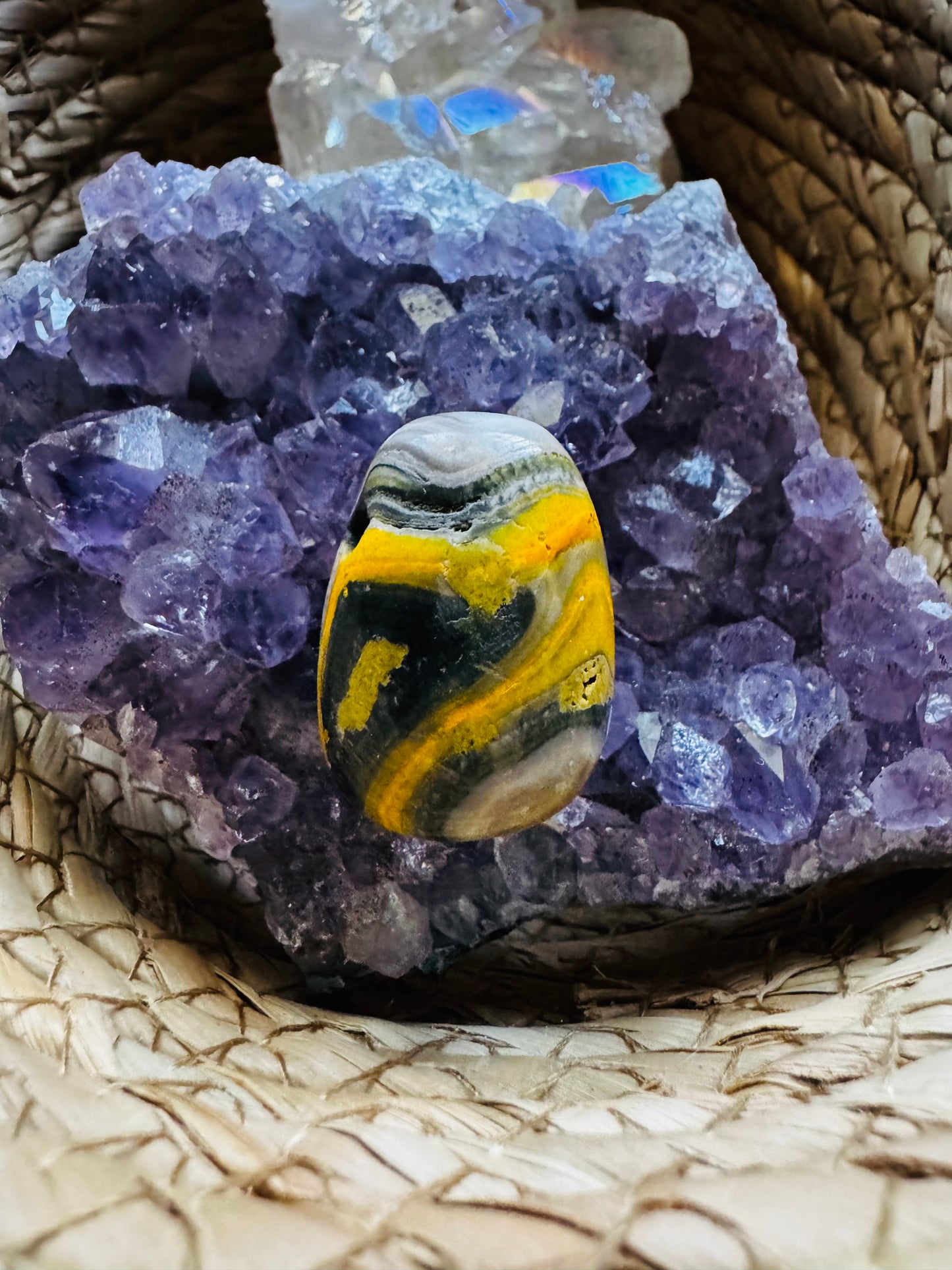 Colgante de Jaspe Abejorro (Bumble Bee) – Creatividad y Alegría de Vivir ✨