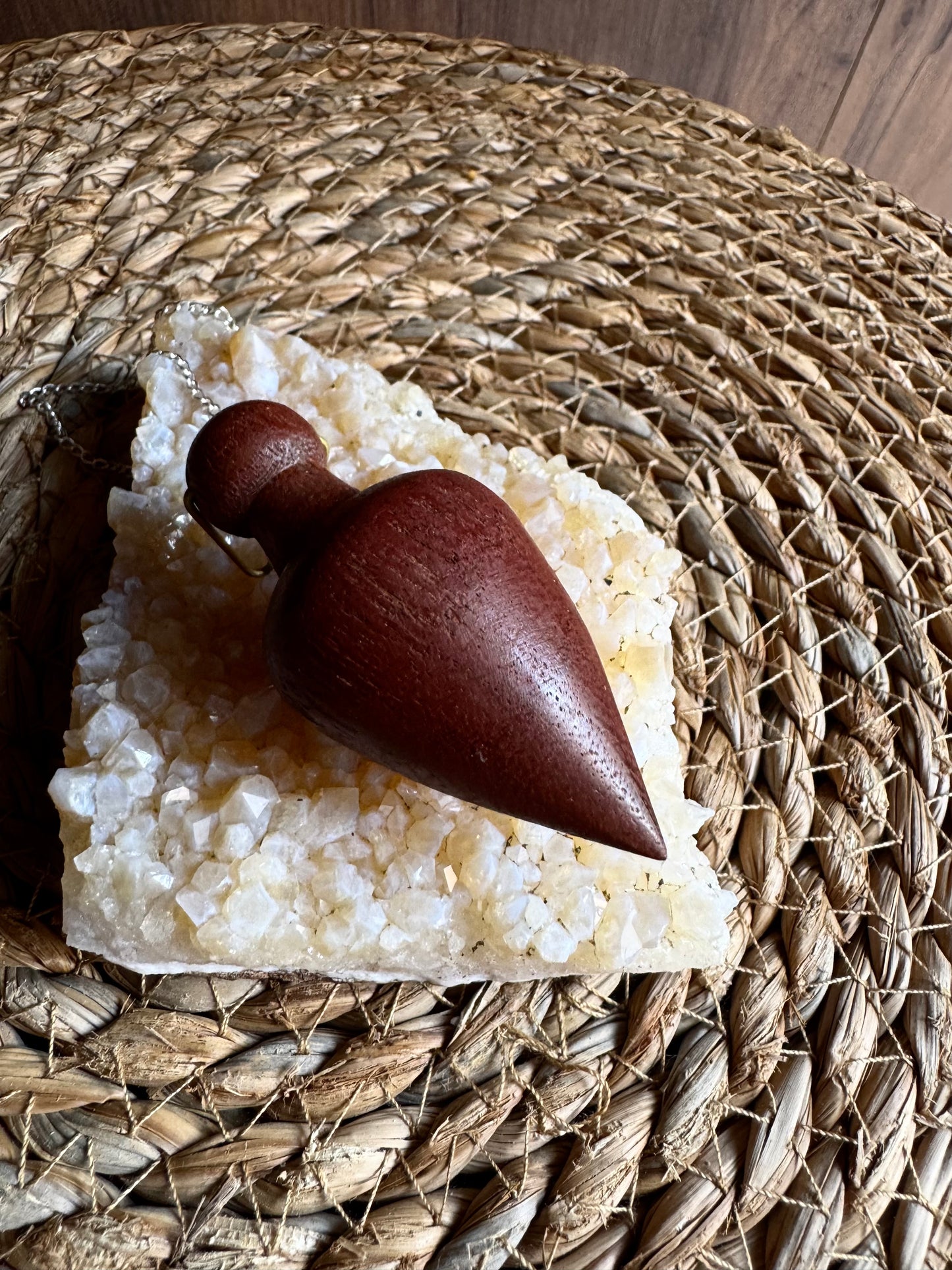 🔮 Péndulo Isis – Magia y Conexión