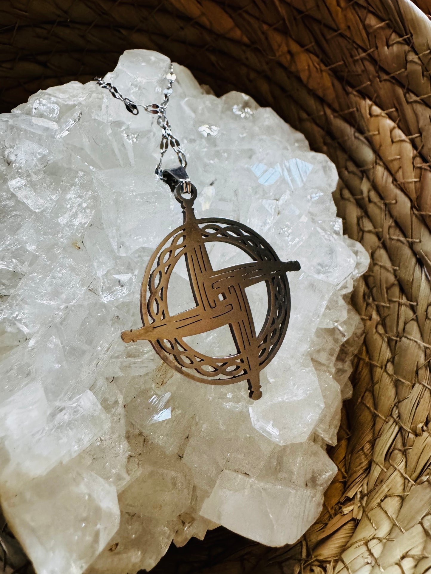 ✨ Colgante Imbolc — Cruz de Brigit ✨