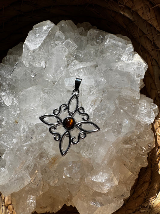 🕯️ Nudo de Bruja con Ojo de Tigre — Fuerza, Protección y Confianza