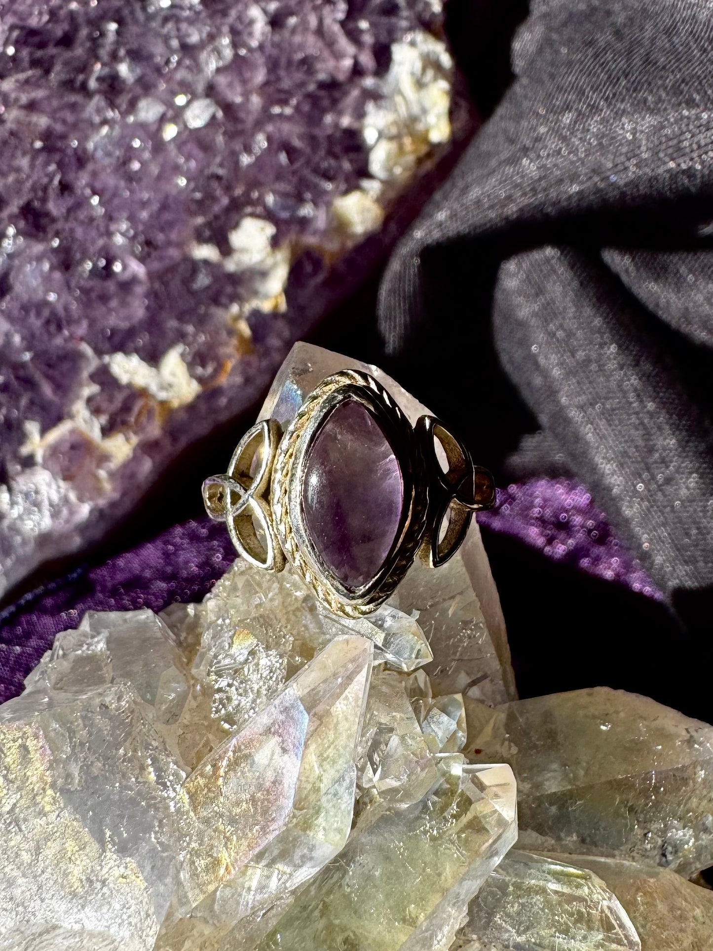💜✨ Anillo ajustable de plata con Triquetas y Amatista ✨💜