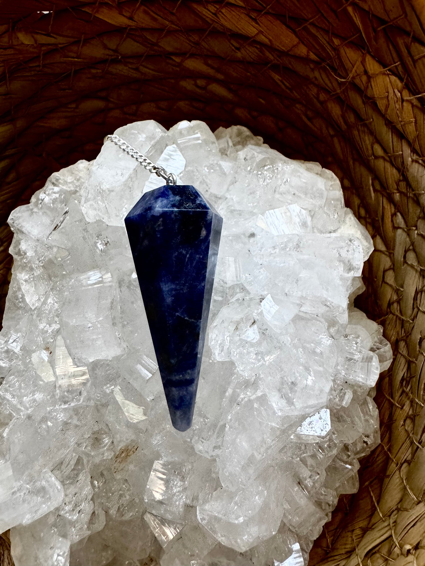 🔮 Péndulo Facetado de Sodalita – Intuición y Claridad Mental