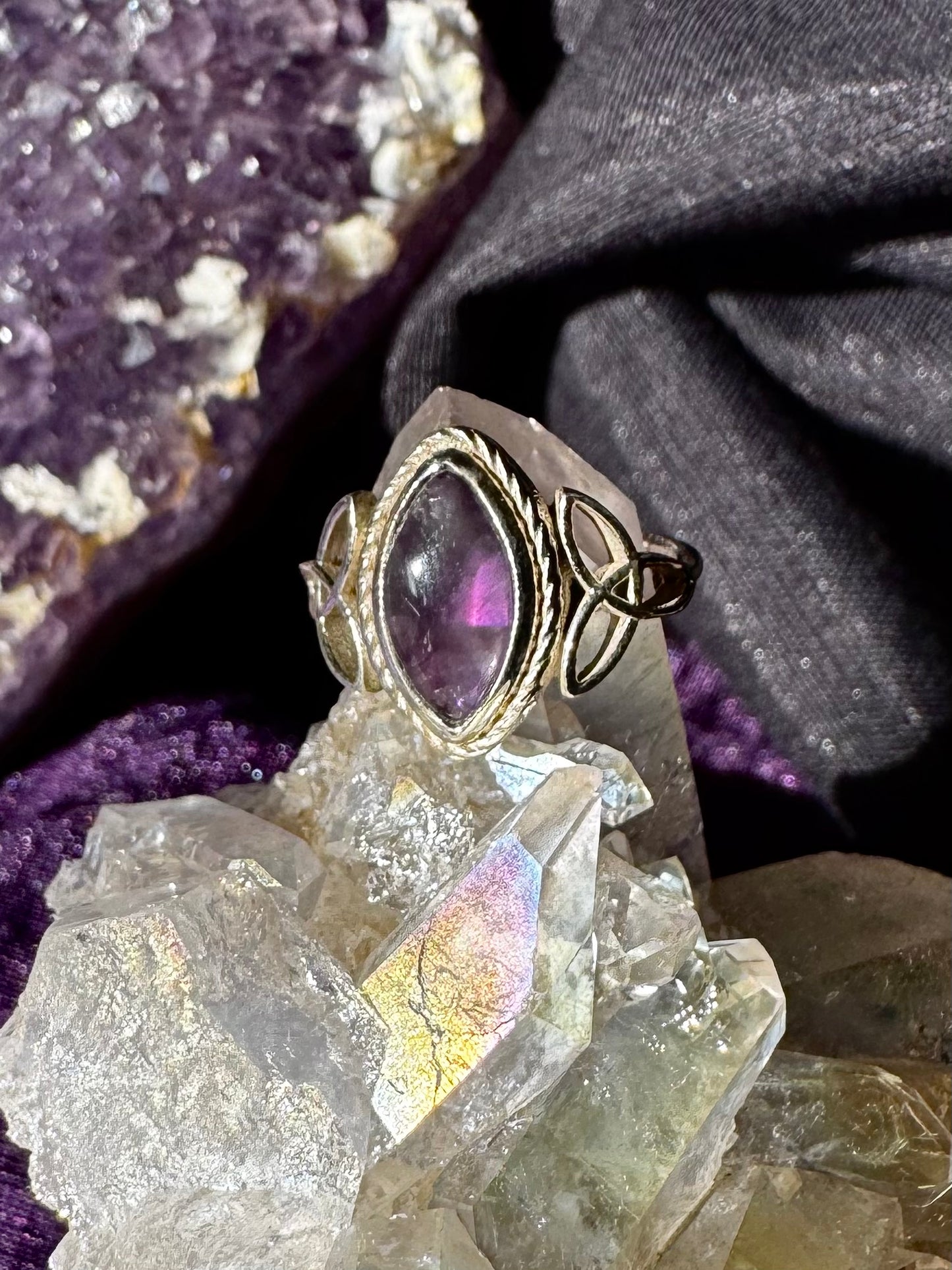 💜✨ Anillo ajustable de plata con Triquetas y Amatista ✨💜