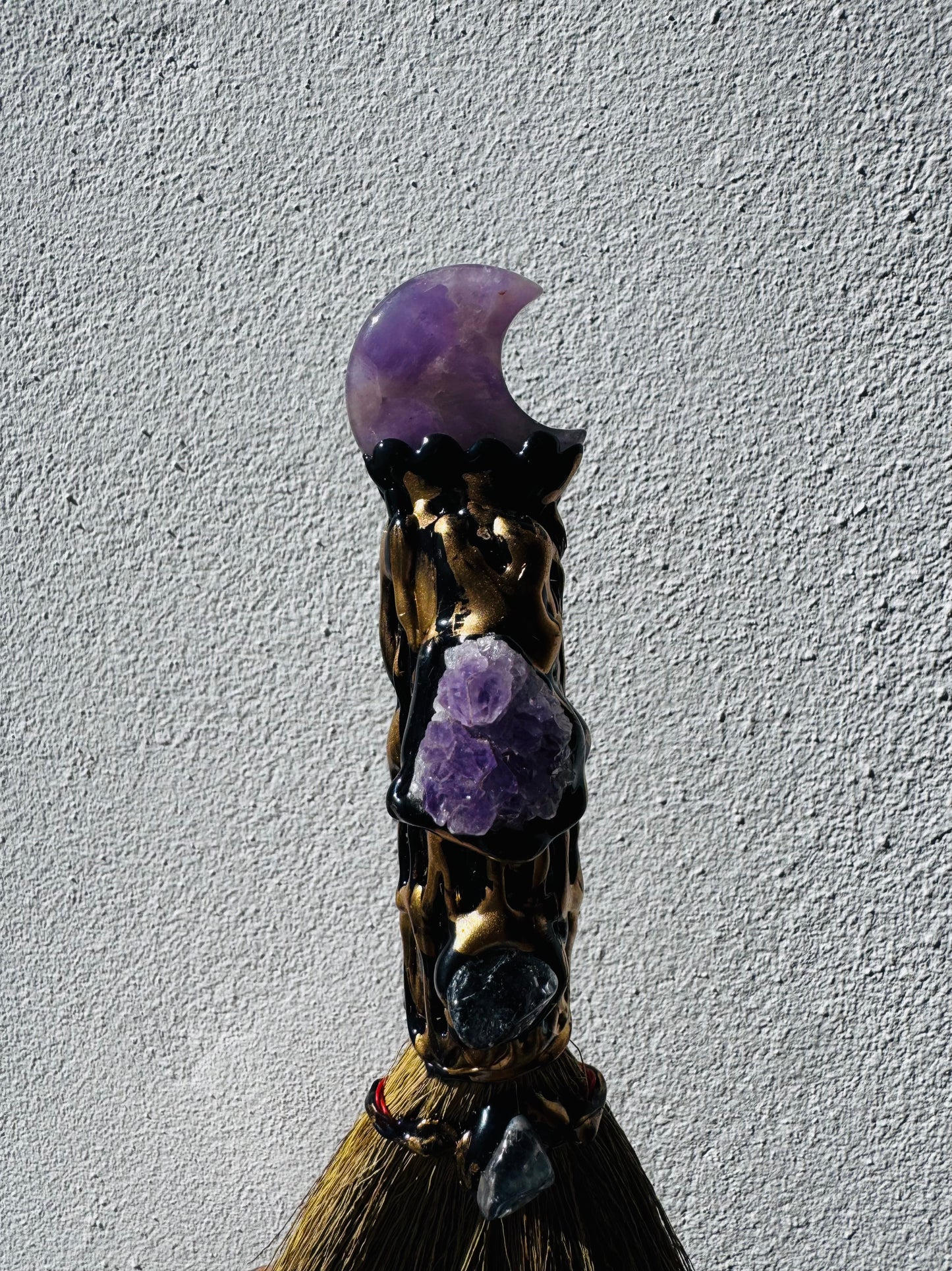 🧹 Escoba Lunar · Amatista